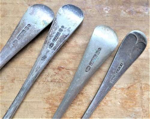 4 x EPNS marked Fish Knives - 1 Bid for all