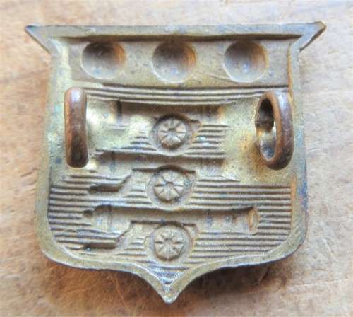 Royal Artillery - 3 Cannon Balls Over 3 Cannons Military Badge