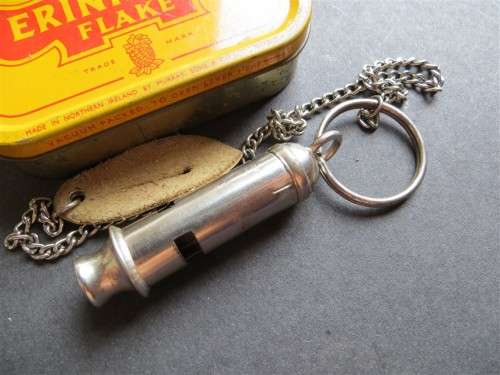 Vintage Erinmore Flake Tin & Whistle