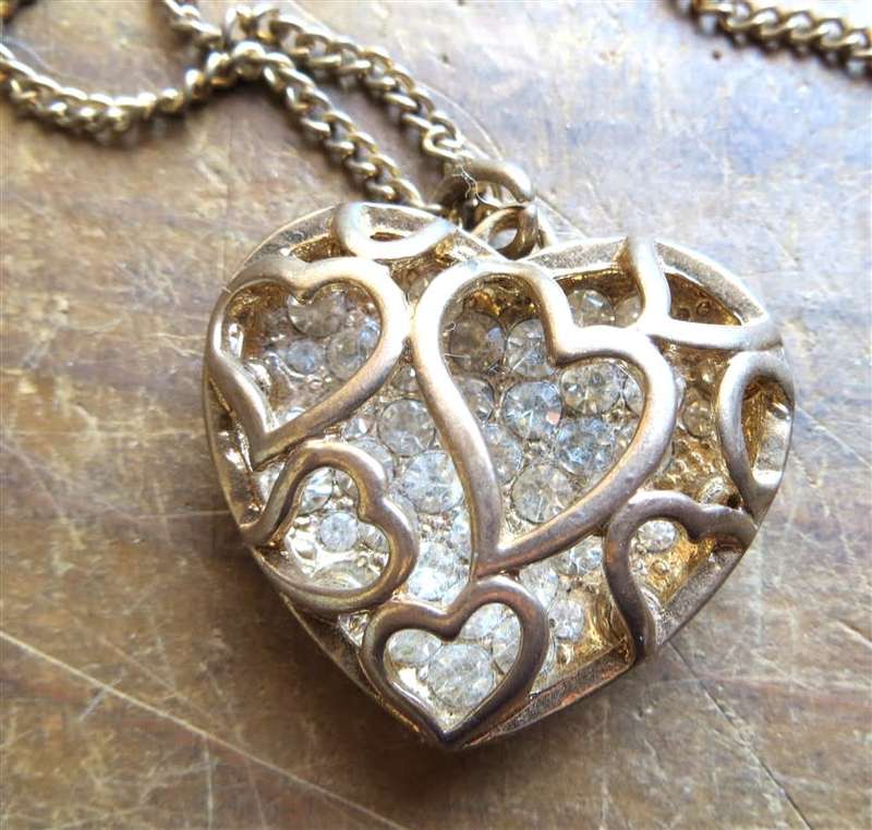 Large Costume Jewellery Necklace & Pendant - Heart fancy