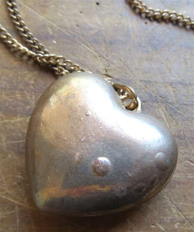 Large Costume Jewellery Necklace & Pendant - Heart fancy