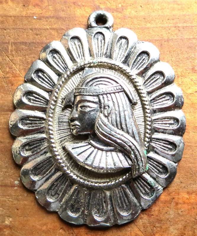 Large Vintage Tourist Souvenire Egyptian Pendant - see pics