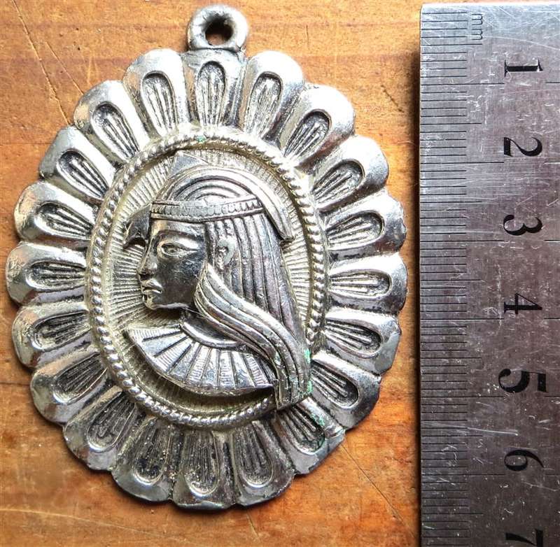 Large Vintage Tourist Souvenire Egyptian Pendant - see pics