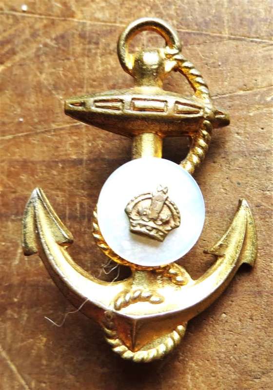 Vintage Anchor Navy Royal pin Badge