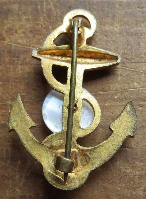 Vintage Anchor Navy Royal pin Badge