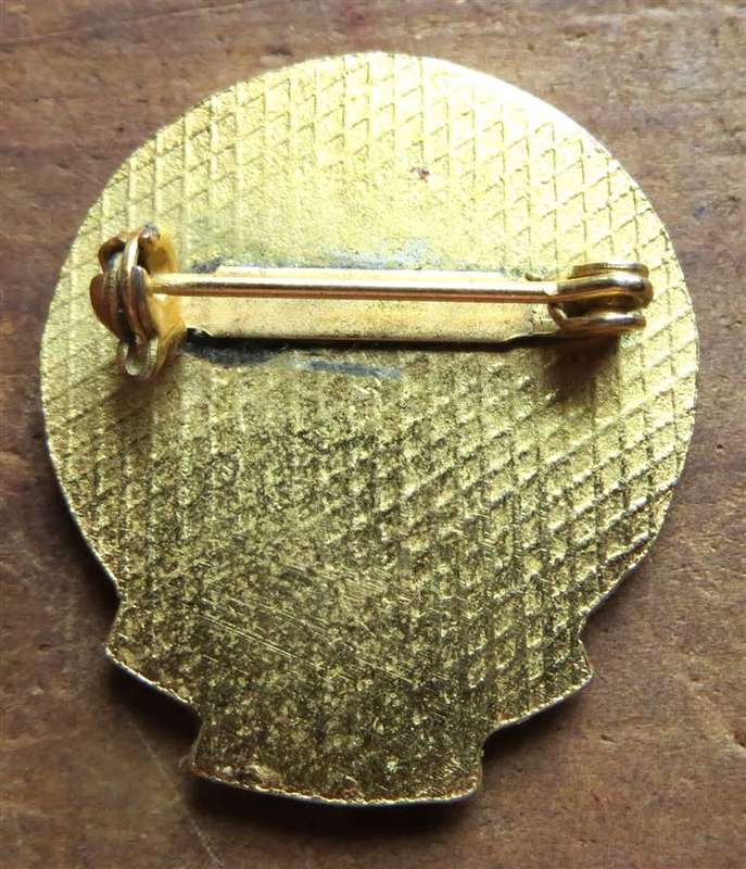 WW2 Womens Institute for Home and Country Enamelled Badge