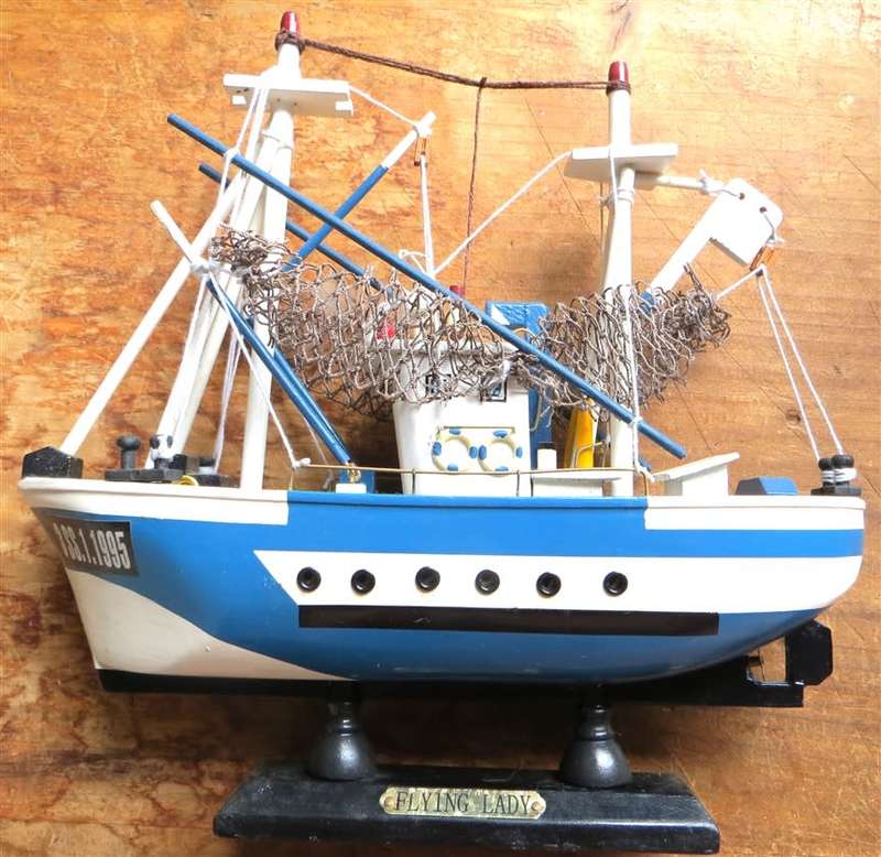 Model Ship - Wood - Fishing Boat - great Condition