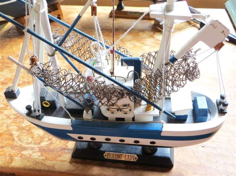 Model Ship - Wood - Fishing Boat - great Condition