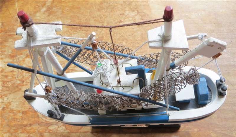 Model Ship - Wood - Fishing Boat - great Condition