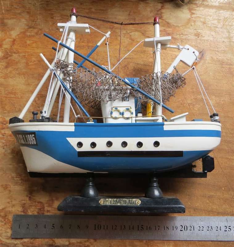 Model Ship - Wood - Fishing Boat - great Condition