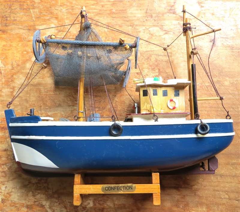 Model Ship - Wood - Fishing Boat - great Condition