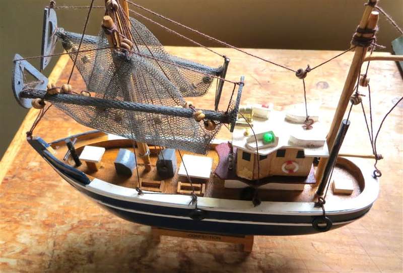 Model Ship - Wood - Fishing Boat - great Condition