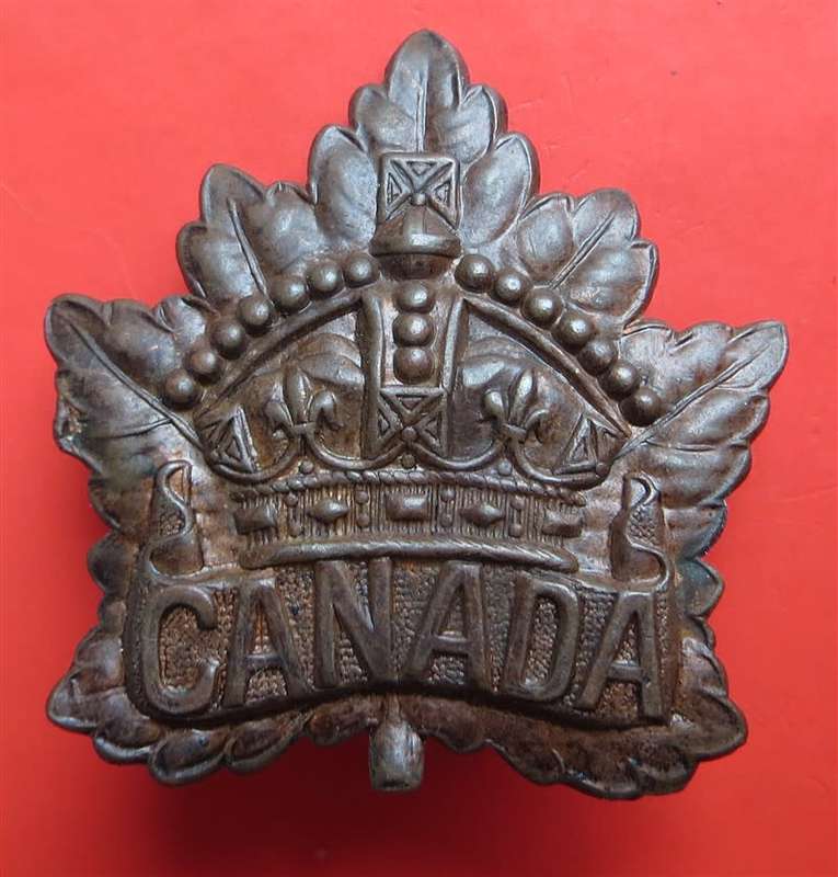Canadian Army Cap Badge Maple Leaf WW1 **Scarce**