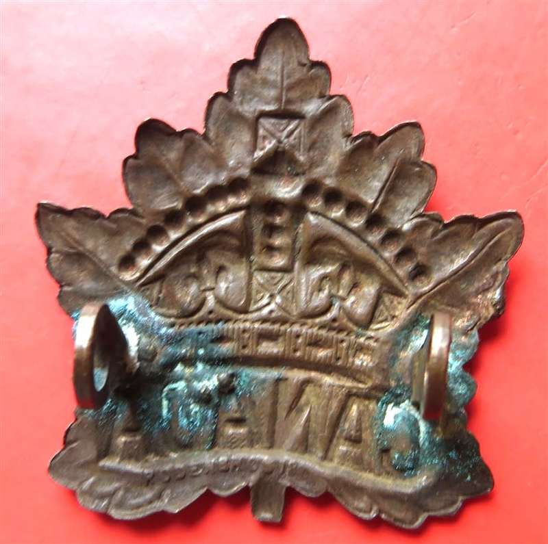 Canadian Army Cap Badge Maple Leaf WW1 **Scarce**