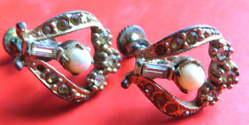 Vintage costume Earrings
