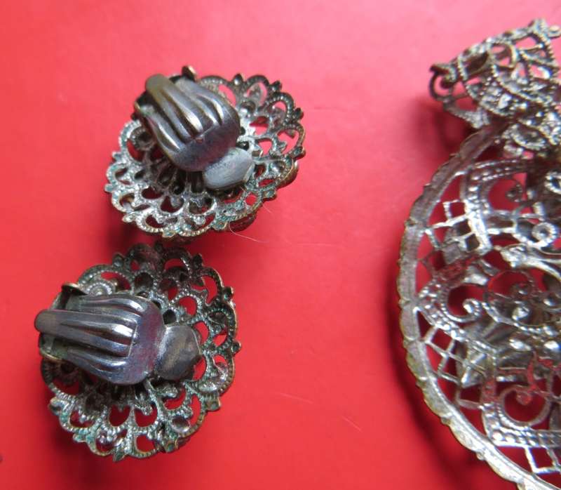 Vintage Costume Pendant & Earrings Set