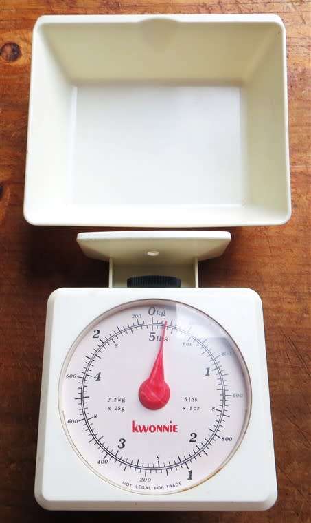 Kwonnie Vintage Kitchen Scale