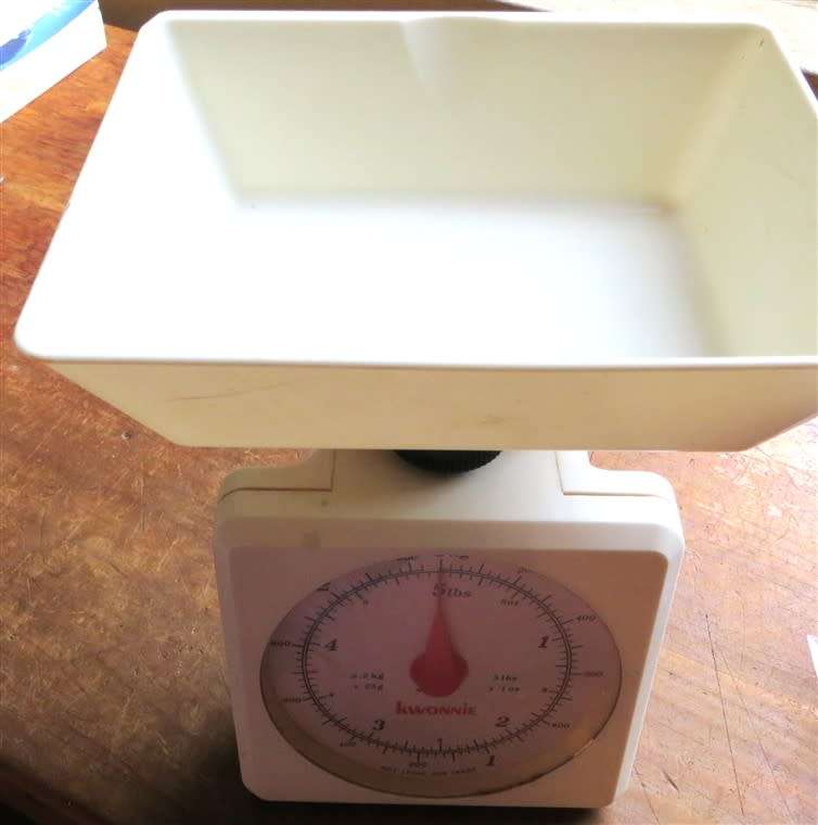 Kwonnie Vintage Kitchen Scale