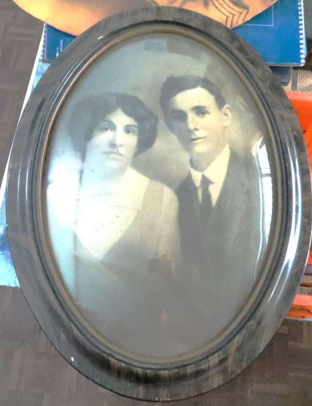 Large Vintage Oval Frame with Convex Glass + Vintage photograph