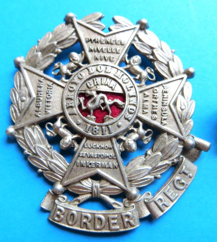 Border Regiment Cap & Collar Badge - Part Scroll missing on Cap Badge **SCARCE Crown Issue**