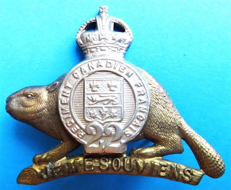 Canadian WW2 22nd French Regt. Cap Badge Lugs Intact