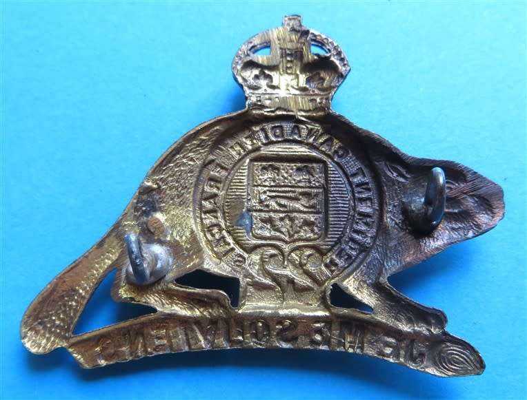 Canadian WW2 22nd French Regt. Cap Badge Lugs Intact