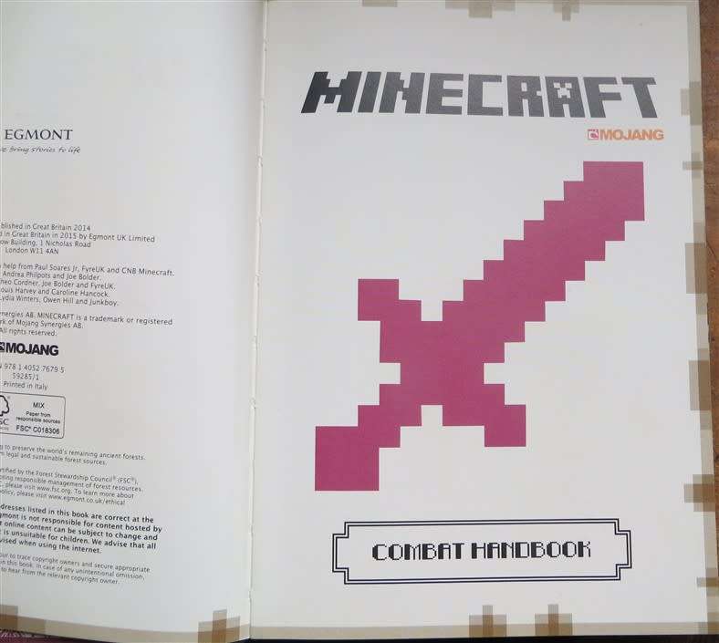 Minecraft - Combat handbook - Mojang Hardcover