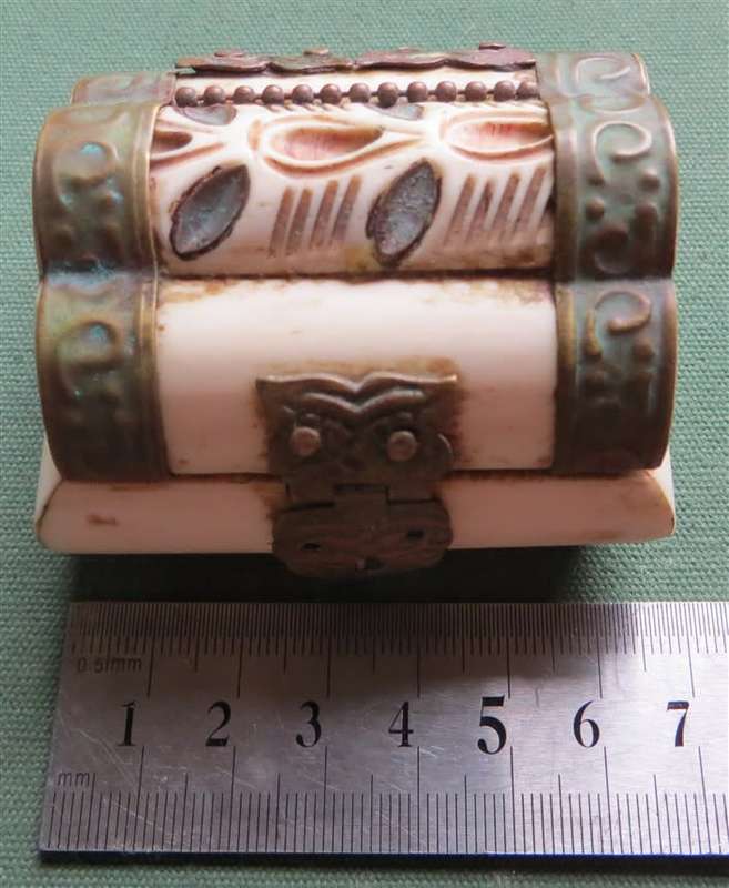 Vintage / Antique Asian Small Trinket/Jewellery Box - Ornate