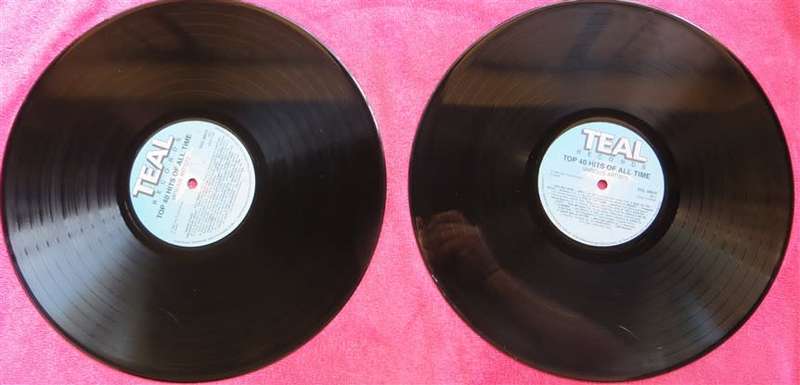 Vintage Vinyl - Top 40 Hits of All Time 2 x LP - 1 bad scratch - Cover VG / Vinyl VG