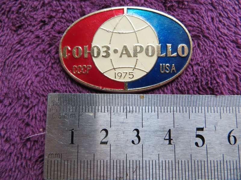 1975 Russia USA Apollo Space Mission Badge