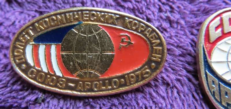 2 x Russian 1975 Russia USA Apollo Space Mission Badges