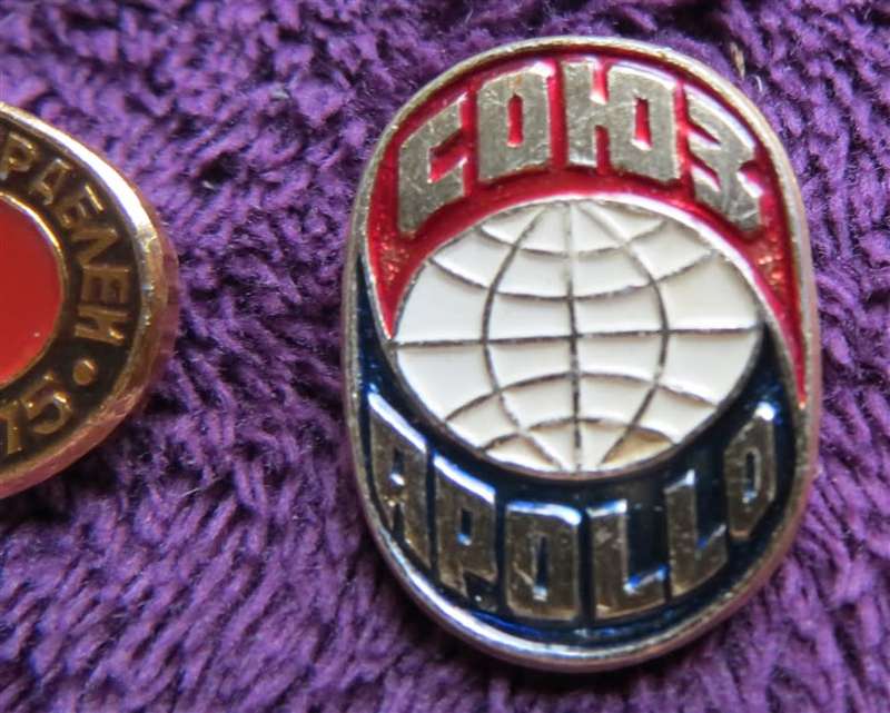 2 x Russian 1975 Russia USA Apollo Space Mission Badges