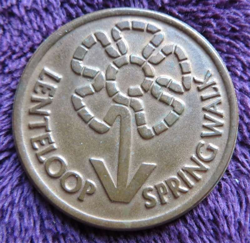 Lenteloop Springwalk Medallion