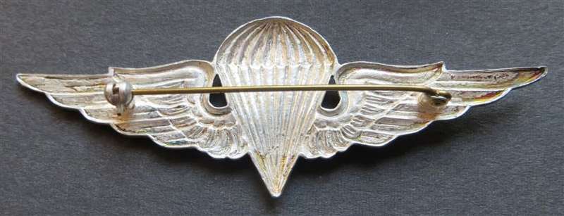 Syria/Egypt Paratrooper Jump Wings Metal Badge