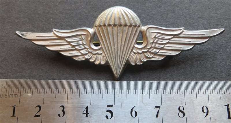 Syria/Egypt Paratrooper Jump Wings Metal Badge