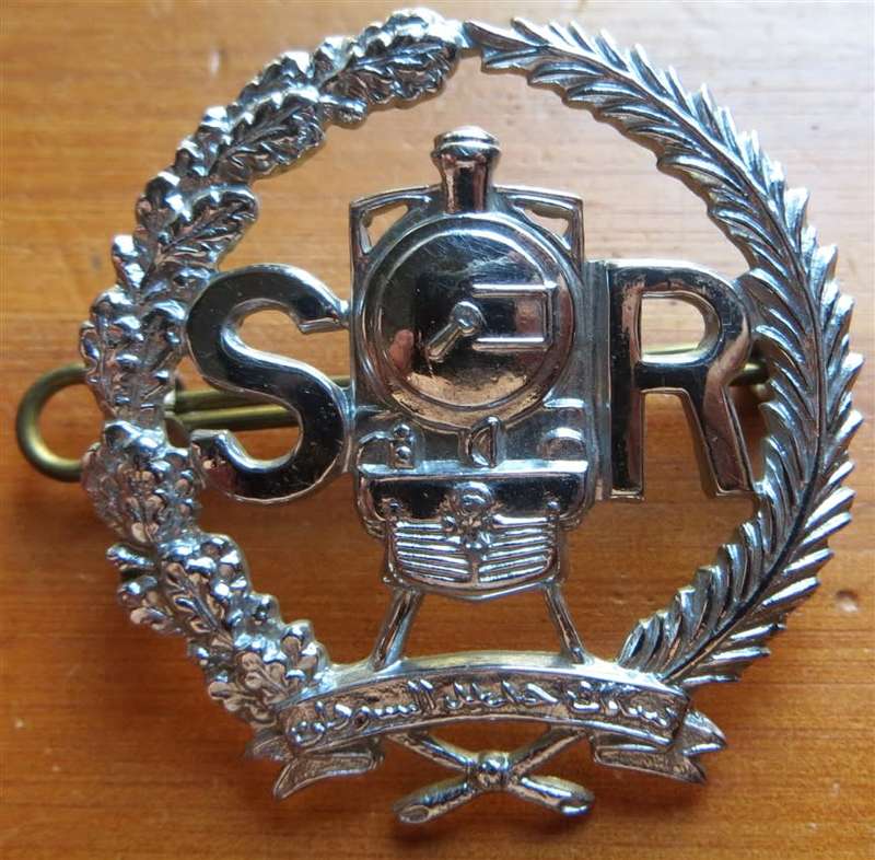 Unknown Vintage SR train - 40mm Cap Badge