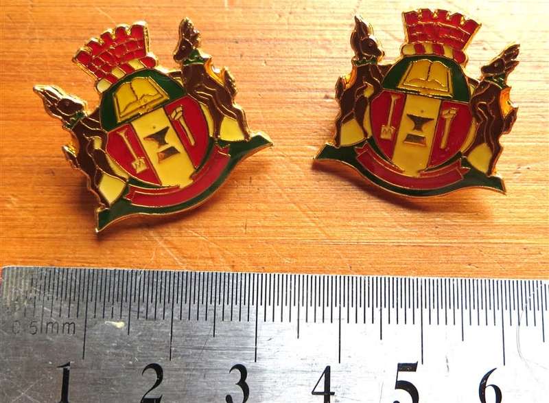2 x Unknown badges Lot - 1 Bid