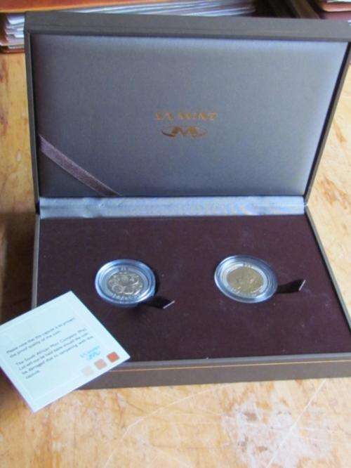 @@R1 START@@2008 MANDELA UNC R5 + 2011 SARB UNC R5 in Twin Set