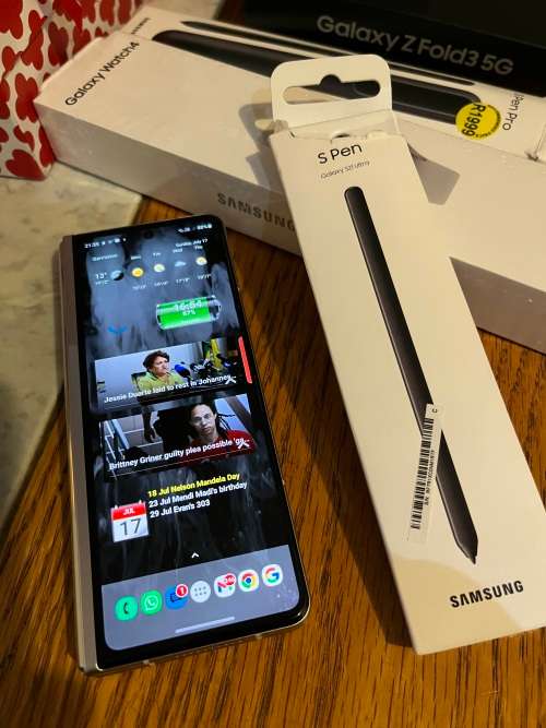 Brand New Samsung Galaxy Fold Z3 5g dual sim,2 free S pens plus Free New Galaxy Watch 4 box unopened