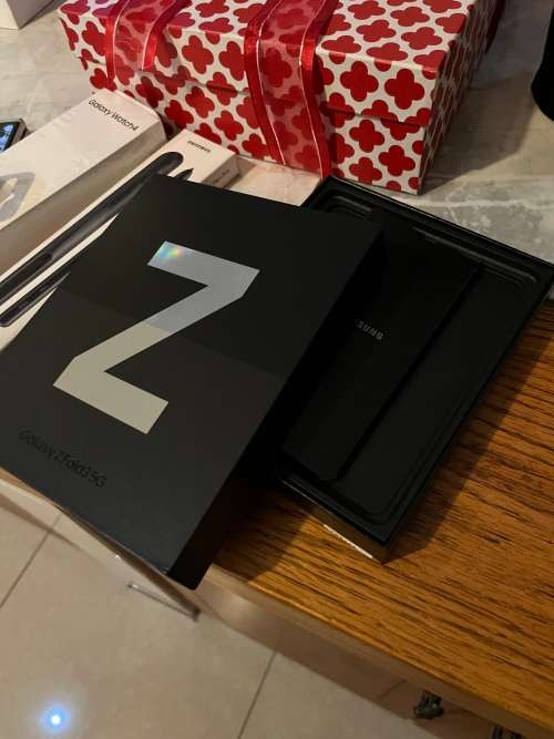 Brand New Samsung Galaxy Fold Z3 5g dual sim,2 free S pens plus Free New Galaxy Watch 4 box unopened