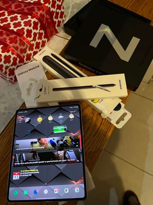 Brand New Samsung Galaxy Fold Z3 5g dual sim,2 free S pens plus Free New Galaxy Watch 4 box unopened