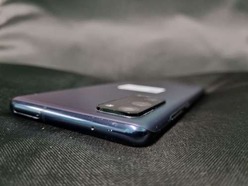 Samsung Galaxy S20 FE (No Charger)