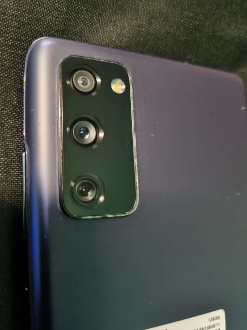 Samsung Galaxy S20 FE (No Charger)