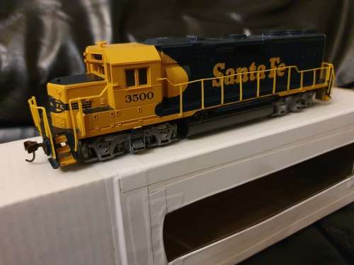 Bachmann "Sante Fe" diesel locomotive - H0 scale