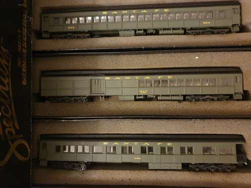 Bachmann "Santa Fe" coaches" - H0 scale