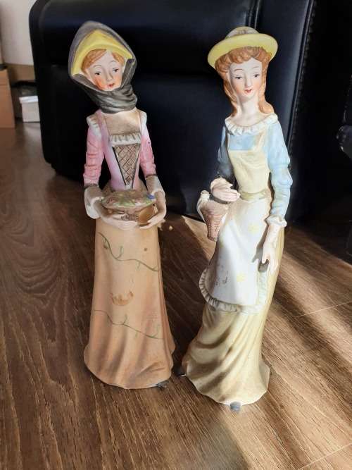 Oriental statuettes x2 Porcelain statuettes x2Stone statuettes x1