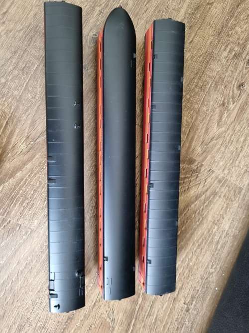 H0 Scale - Passenger cars in Southern Pacific livery.