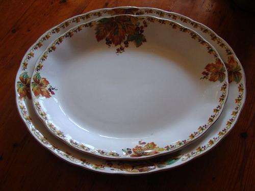 2 Beautiful Creampetal Grindley England Platters - Small Platter: 30.5cm x 26cm Large: 35.5cm x 30cm
