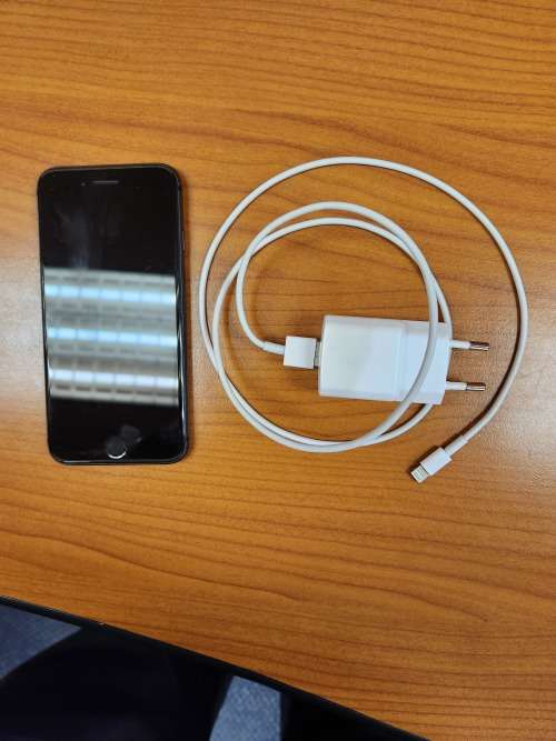 Iphone 8 64gb black in excellent condition
