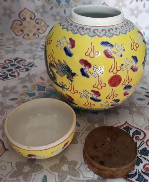 Oriental yellow Ginger Jar